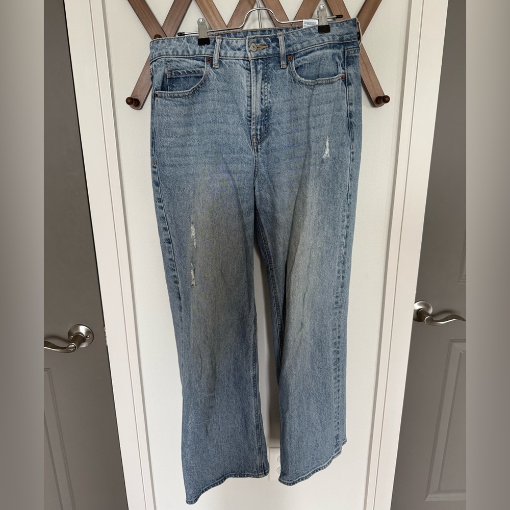 Old Navy Extra High Rise Sky-Hi Wide Leg in size 8